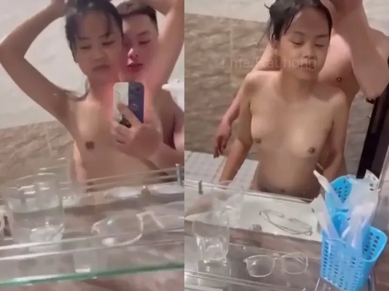 Mảnh khảnh em cùng anh yêu địt trước gương quay kỉ niệm