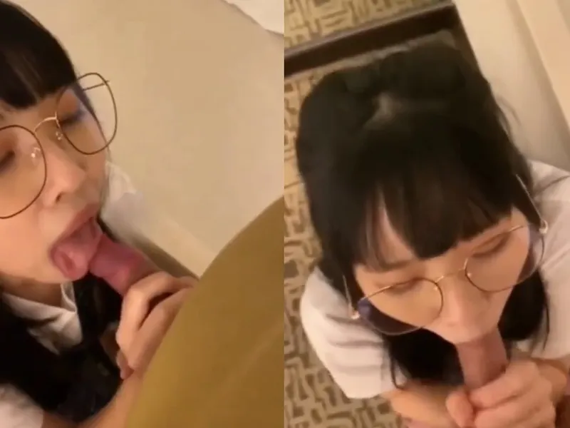 Bé rau đeo kính nằng nặc đòi mút chim anh bằng miệng non dâm đãng